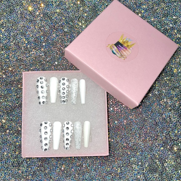 Nita Nailed It press on nails. French vanilla with rhinestones. - Picture 1 of 2